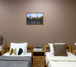 Трехместный номер с общей ванной комнатой в Номера в Гатчине