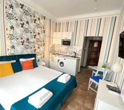 Двухместный номер с открытым балконом и боковым видом на море в Joy apartments