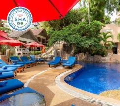 Двухместное бунгало Deluxe с видом на сад двуспальная кровать в Club Bamboo Boutique Patong Beach Resort