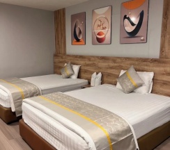 Четырёхместный номер Deluxe 2 отдельные кровати в Berich Hotel