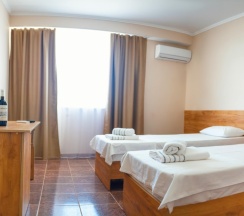 Двухместный номер Standard с балконом и рядом с пляжем 2 отдельные кровати в Сандзен