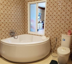 Люкс с видом на бассейн в Erawan Hotel