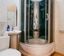 Четырехместный номер с 1 двуспальной или 2 односпальными кроватями в Самсар