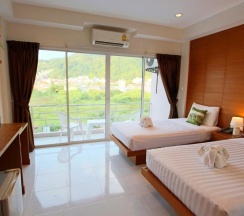 Четырёхместный номер Deluxe в Good Nice Hotel Patong