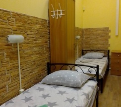 Кровать в общем номере в Ideal home