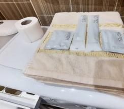 Четырёхместные апартаменты Superior с балконом в Апартаменты ФЛАНСК (FLANSK) на Крылова