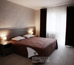 Коттедж с балконом и с красивым видом из окна в Новая волна
