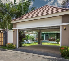 Вилла с 4 комнатами с балконом в Tropicana Pool Villa