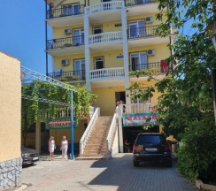 Двухместный номер Standard с балконом и с красивым видом из окна двуспальная кровать в Ахра