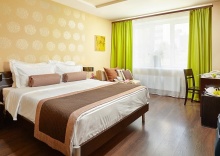 Cемейный номер с 1 большой двуспальной кроватью и 1 односпальной в Easy Room