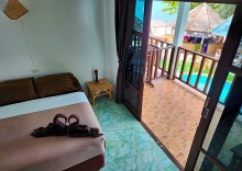 Двухместный номер Standard с видом на бассейн двуспальная кровать в Tiki Beach Koh Phangan