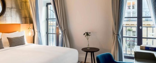 Двухместный номер Paris Rooftops View с балконом двуспальная кровать в Renaissance Paris Vendome Hotel
