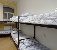 Кровать в общем номере в Очаг