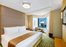 Двухместный люкс Premium c 1 комнатой с видом на город двуспальная кровать в Holiday Inn Bangkok Silom, an IHG Hotel