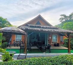 Двухместный люкс Deluxe с частичным видом двуспальная кровать в Laguna Villas Boutique Hotel