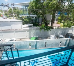 Номер Deluxe с видом на бассейн в Beehive Phuket Old Town - Hostel