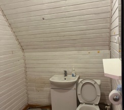 Коттедж с 2 комнатами с балконом в Тихая гавань