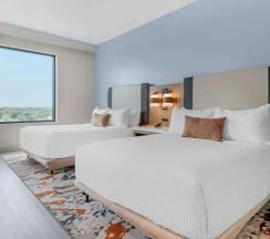 Четырёхместный номер Standard в Cambria Hotel Austin Downtown