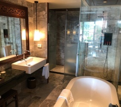 Двухместный номер Deluxe с балконом двуспальная кровать в Отель Centara Grand Beach Resort Phuket