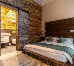 Номер с кроватью размера "king-size" в Loft Garden