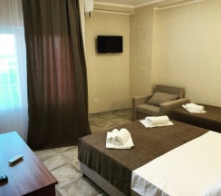 Четырёхместный номер Superior с балконом и с красивым видом из окна в Артика