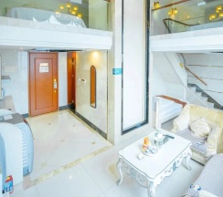 Четырёхместный люкс Deluxe Дуплекс в Louidon Mega Duplex Apartment - Beijing Rd