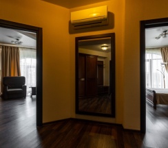 Люкс с 2 комнатами с красивым видом из окна в Дом Москвы