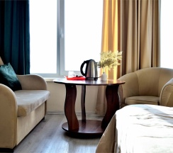 №11. Семейный номер с двуспальной кроватью, диваном и видом на Байкал в Прибой