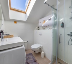 Студия с Мансардными окнами в Кarl House