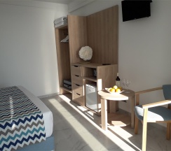 Улучшенный двухместный номер с 1 кроватью или 2 отдельными кроватями и видом на море в La familia