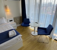 Трёхместный номер Deluxe с балконом и с видом на море в Апарт-отель MyGeorgia LLC Orbi City