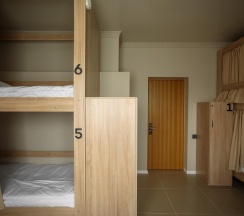 Кровать в 6-местном общем женском номере в Pillow Hostel