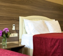 Трёхместный номер Супериор c 1 комнатой с балконом и с красивым видом из окна в Aimara