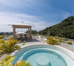 Люкс New с джакузи на крыше с 3 комнатами в Phunawa Resort