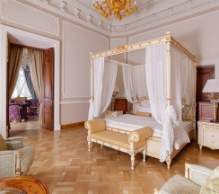 Люкс Императора с видом на Невский проспект в Taleon Imperial Hotel