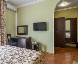 Трехместный номер с балконом в Бута