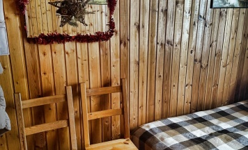 Номер эконом с 2 односпальными кроватями с общей ванной комнатой #2 в Березка