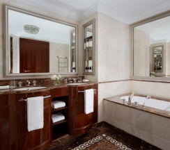Номер делюкс с двумя кроватями Double в The Carlton, Moscow