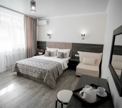 Улучшенный двухместный номер с кроватью "King-size" и балконом в Hotel La V