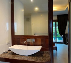 Двухместная вилла с видом на бассейн двуспальная кровать в Howard Johnson by Wyndham Phuket Naiyang