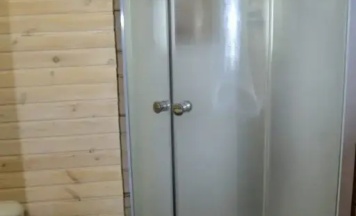 Двухместный номер Стандарт Мансарда с балконом и с красивым видом из окна (2 отдельные кровати) в Гавань Листвянка