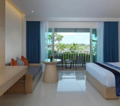 Двухместный номер Grand Deluxe с балконом и с видом на сад двуспальная кровать в Chanalai Flora Resort, Kata Beach