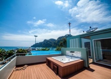 Люкс Executive с балконом в Phi Phi Harbour View Hotel