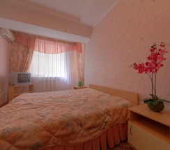 Трёхместный номер Standard с балконом и с красивым видом из окна в Golden Lady