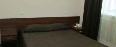 Первая категория однокомнатный  с 2-спальной кроватью (имитация окон) № 102, 103 в Академия