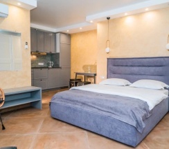 Студио с кухней отдельным входом на 1 этаже в Villa Maria club
