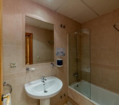 Двухместный номер Economy (No window) 2 отдельные кровати в Hotel Monasterio Granada - Adults Only