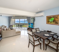 Люкс Royal с 2 комнатами с балконом в Andaman Beach Suites Hotel