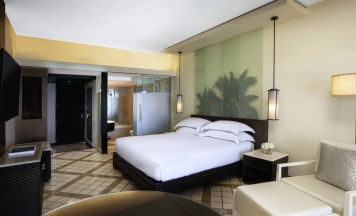 Двухместный номер Deluxe с видом на море двуспальная кровать в Pullman Phuket Karon Beach Resort ex. Hilton Phuket Arcadia Resort