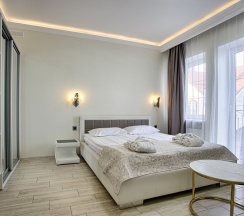 Двухместные апартаменты 10 c 1 комнатой с видом на море двуспальная кровать в Exclusive Hotel&Apartments